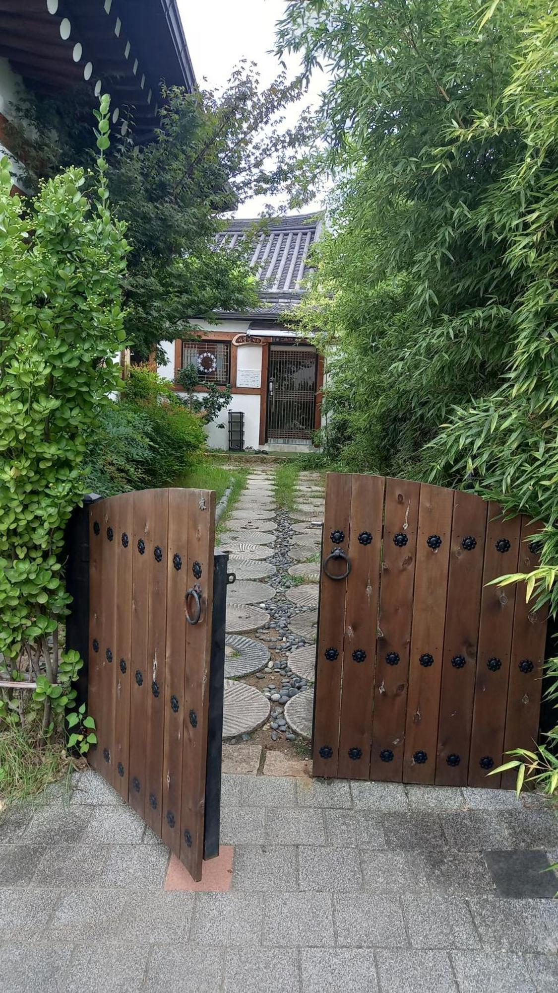 Adam Guesthouse Gyeongju Exterior photo